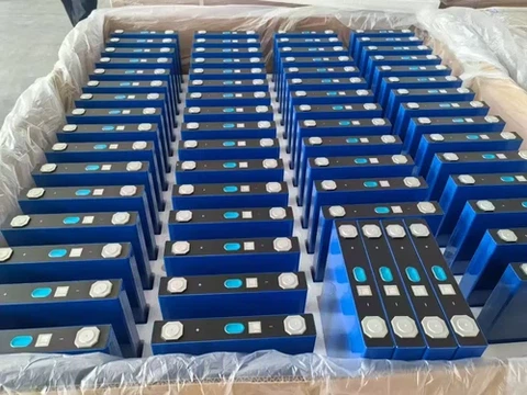 Скільки елементів LiFePO4 потрібно для батареї 48 В?